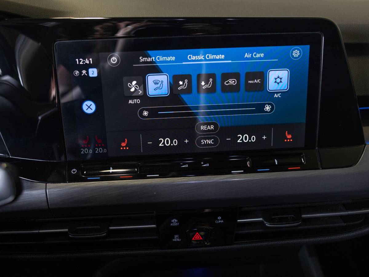 Volkswagen Golf Volkswagen Golf 1.5 eTSI Style 150pk / Elektrisch verstelbare voorstoel(en) met geheugen / Apple carplay / Dodehoek detectie / Adaptieve cruise control / Stoelverwarming