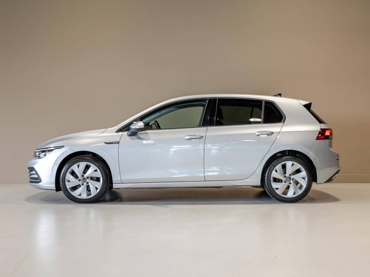 Volkswagen Golf Volkswagen Golf 1.5 eTSI Style 150pk / Elektrisch verstelbare voorstoel(en) met geheugen / Apple carplay / Dodehoek detectie / Adaptieve cruise control / Stoelverwarming