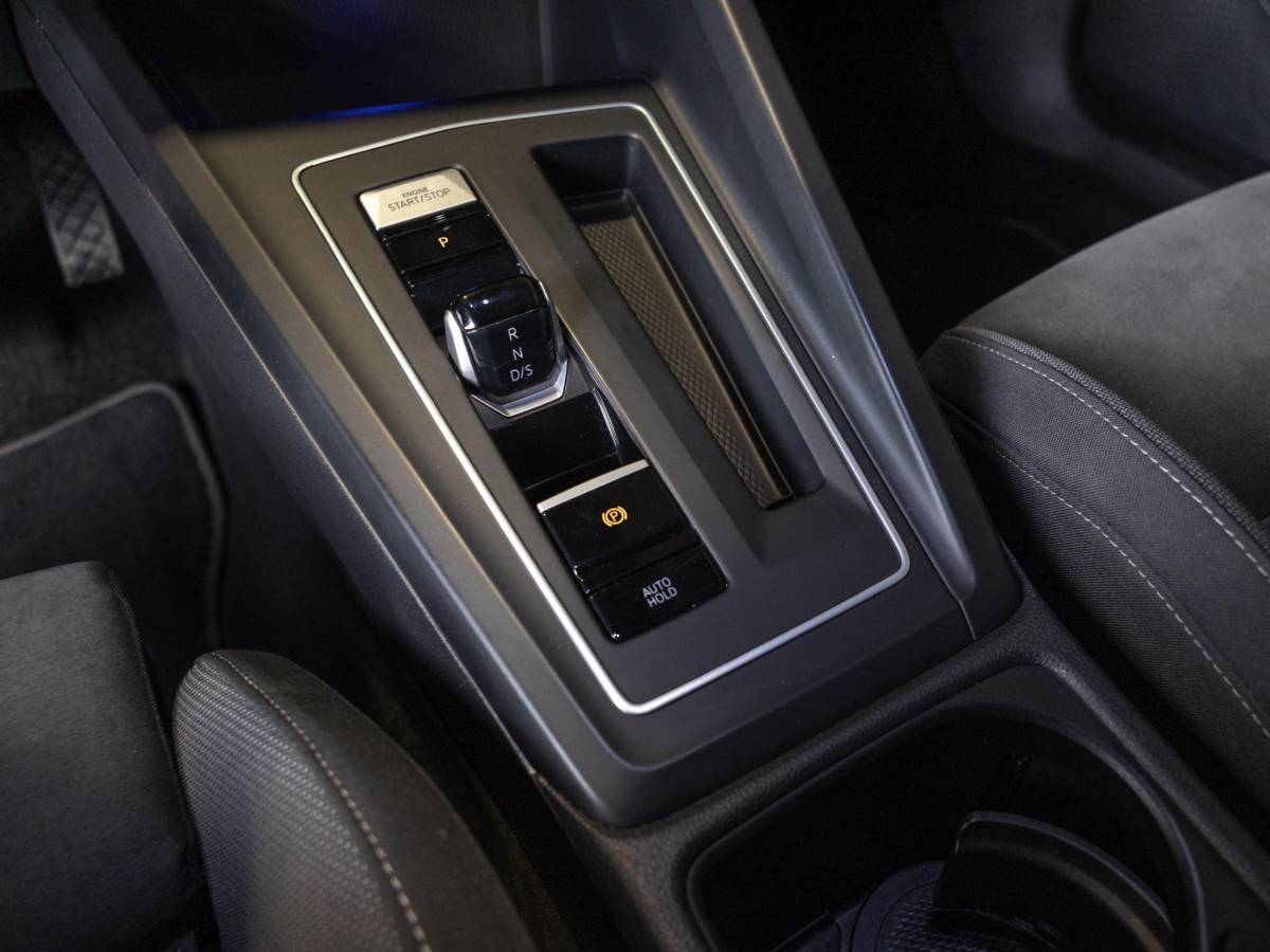 Volkswagen Golf Volkswagen Golf 1.5 eTSI Style 150pk / Elektrisch verstelbare voorstoel(en) met geheugen / Apple carplay / Dodehoek detectie / Adaptieve cruise control / Stoelverwarming