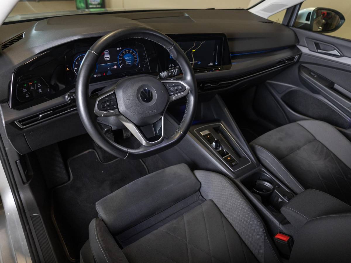 Volkswagen Golf Volkswagen Golf 1.5 eTSI Style 150pk / Elektrisch verstelbare voorstoel(en) met geheugen / Apple carplay / Dodehoek detectie / Adaptieve cruise control / Stoelverwarming
