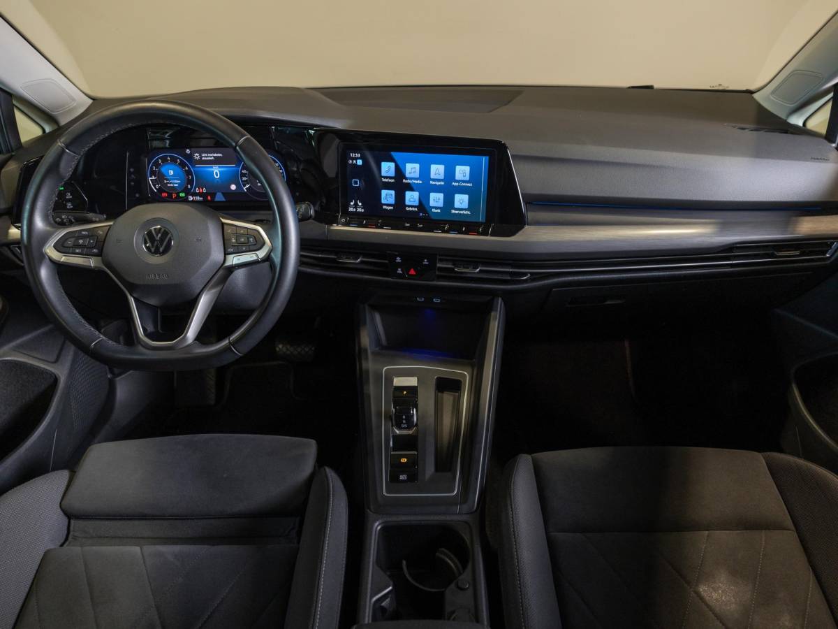 Volkswagen Golf Volkswagen Golf 1.5 eTSI Style 150pk / Elektrisch verstelbare voorstoel(en) met geheugen / Apple carplay / Dodehoek detectie / Adaptieve cruise control / Stoelverwarming