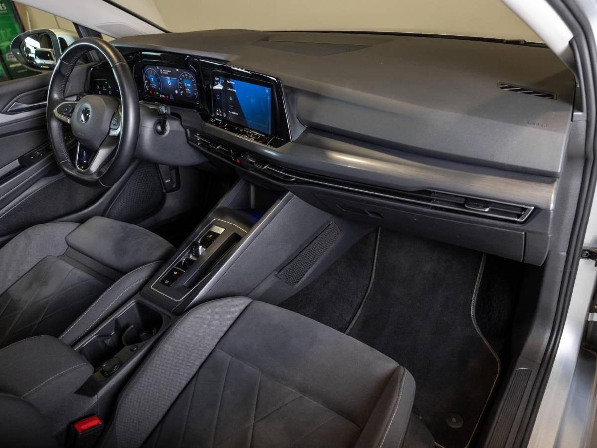 Volkswagen Golf Volkswagen Golf 1.5 eTSI Style 150pk / Elektrisch verstelbare voorstoel(en) met geheugen / Apple carplay / Dodehoek detectie / Adaptieve cruise control / Stoelverwarming