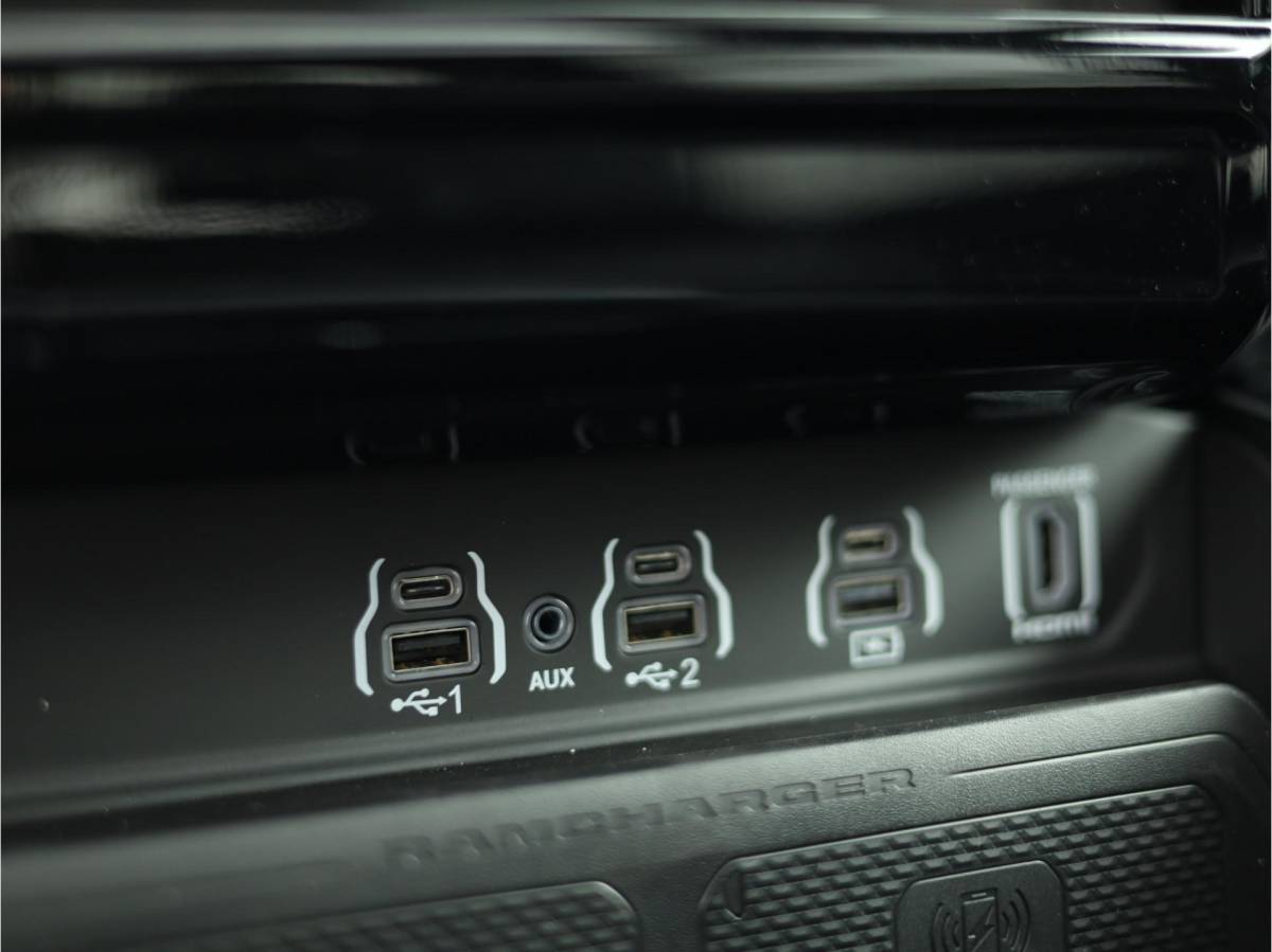 Dodge Ram 1500 Dodge Ram 1500 2025 3.0L HURRICANE LARAMIE Night Premium | BPM VRIJ | NIEUW  | Color Pack | Panoramadak | Luchtvering