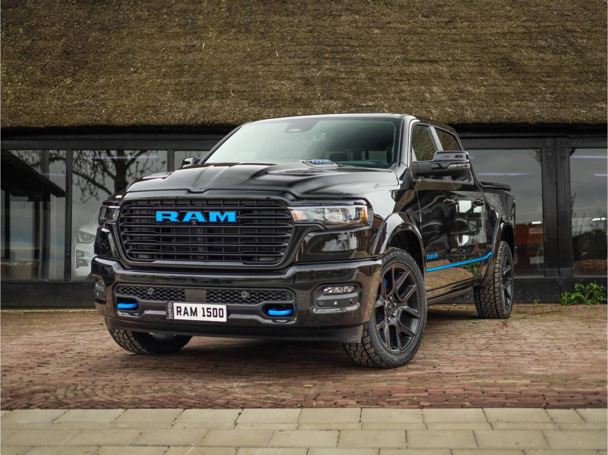Dodge Ram 1500 Dodge Ram 1500 2025 3.0L HURRICANE LARAMIE Night Premium | BPM VRIJ | NIEUW  | Color Pack | Panoramadak | Luchtvering