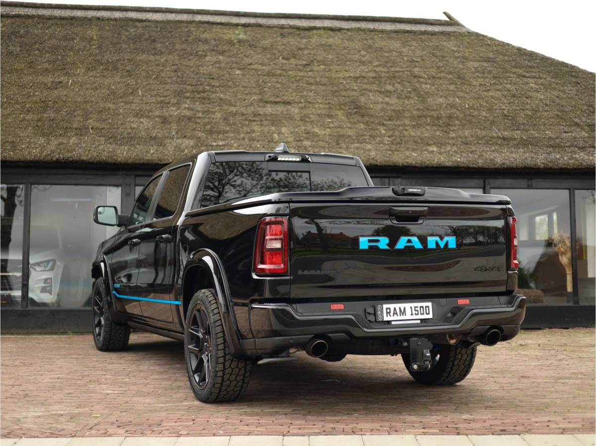 Dodge Ram 1500 Dodge Ram 1500 2025 3.0L HURRICANE LARAMIE Night Premium | BPM VRIJ | NIEUW  | Color Pack | Panoramadak | Luchtvering