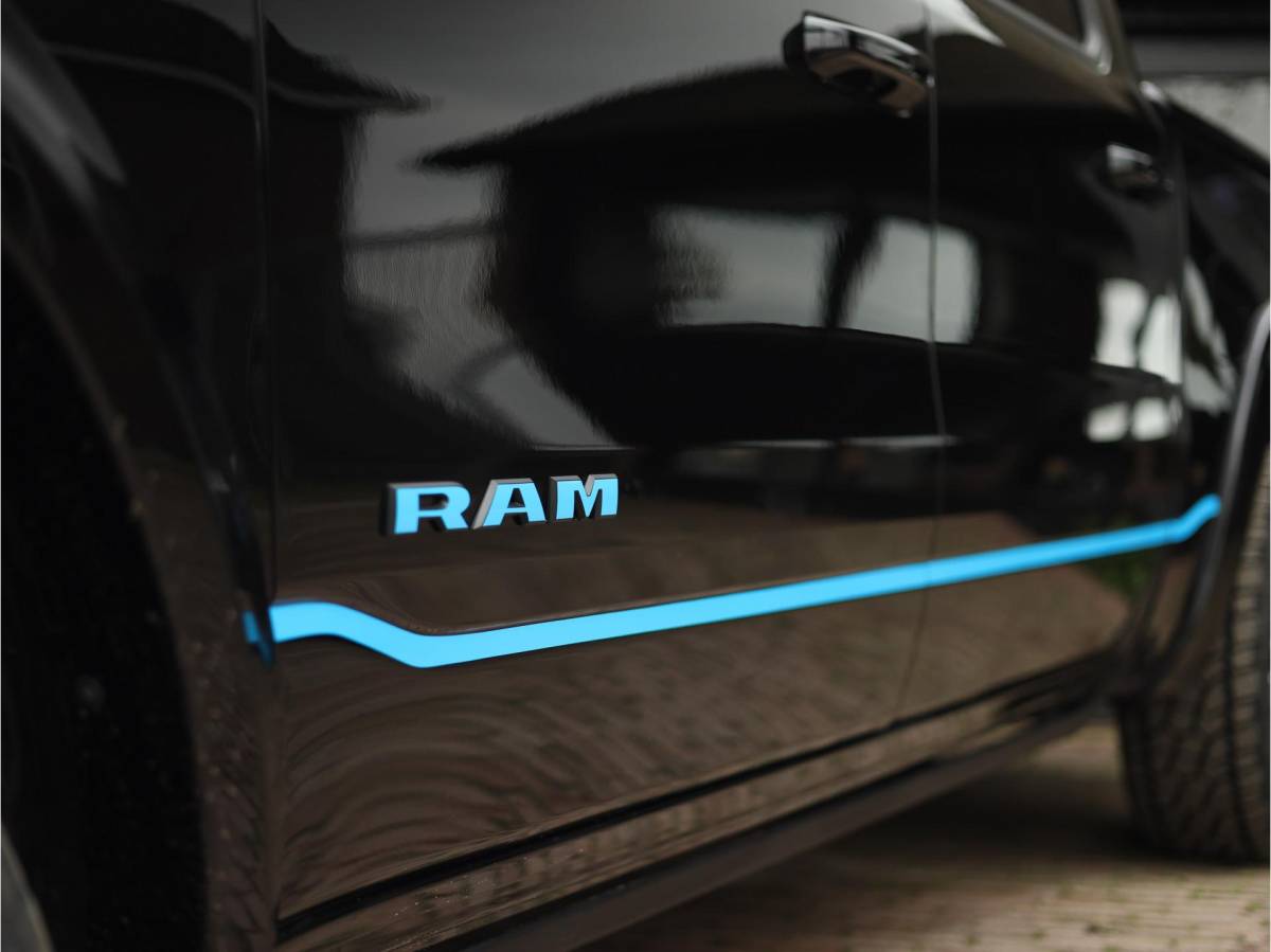 Dodge Ram 1500 Dodge Ram 1500 2025 3.0L HURRICANE LARAMIE Night Premium | BPM VRIJ | NIEUW  | Color Pack | Panoramadak | Luchtvering