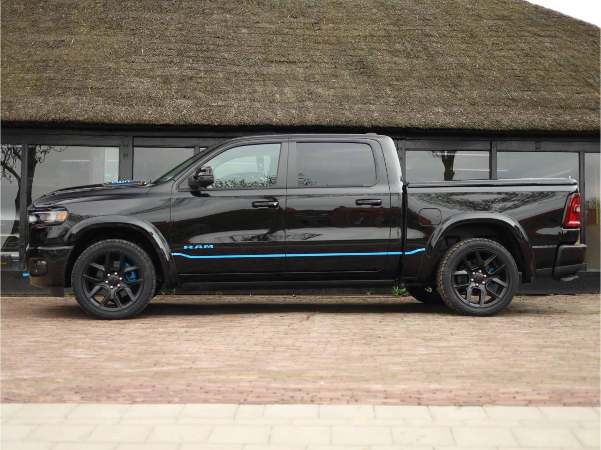 Dodge Ram 1500 Dodge Ram 1500 2025 3.0L HURRICANE LARAMIE Night Premium | BPM VRIJ | NIEUW  | Color Pack | Panoramadak | Luchtvering