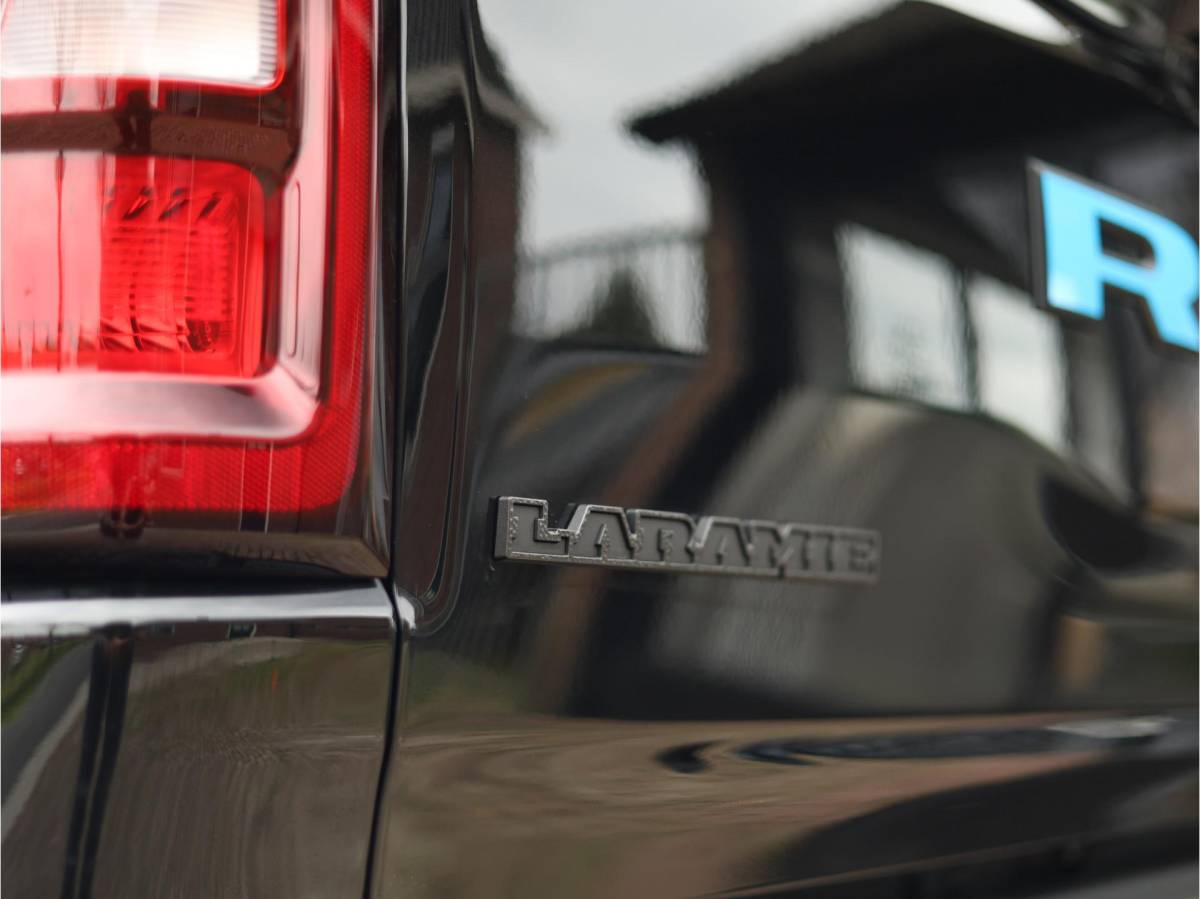 Dodge Ram 1500 Dodge Ram 1500 2025 3.0L HURRICANE LARAMIE Night Premium | BPM VRIJ | NIEUW  | Color Pack | Panoramadak | Luchtvering