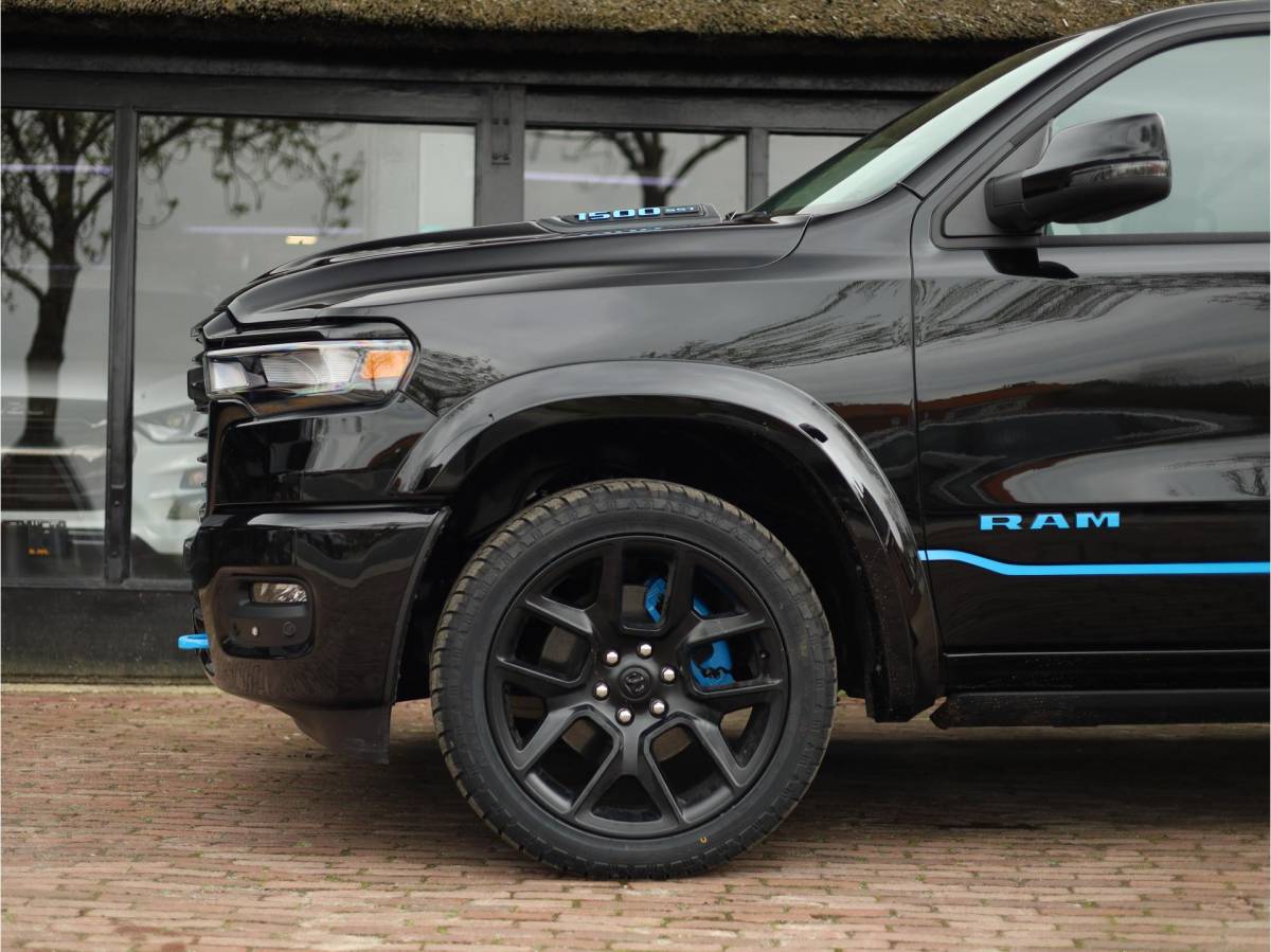 Dodge Ram 1500 Dodge Ram 1500 2025 3.0L HURRICANE LARAMIE Night Premium | BPM VRIJ | NIEUW  | Color Pack | Panoramadak | Luchtvering