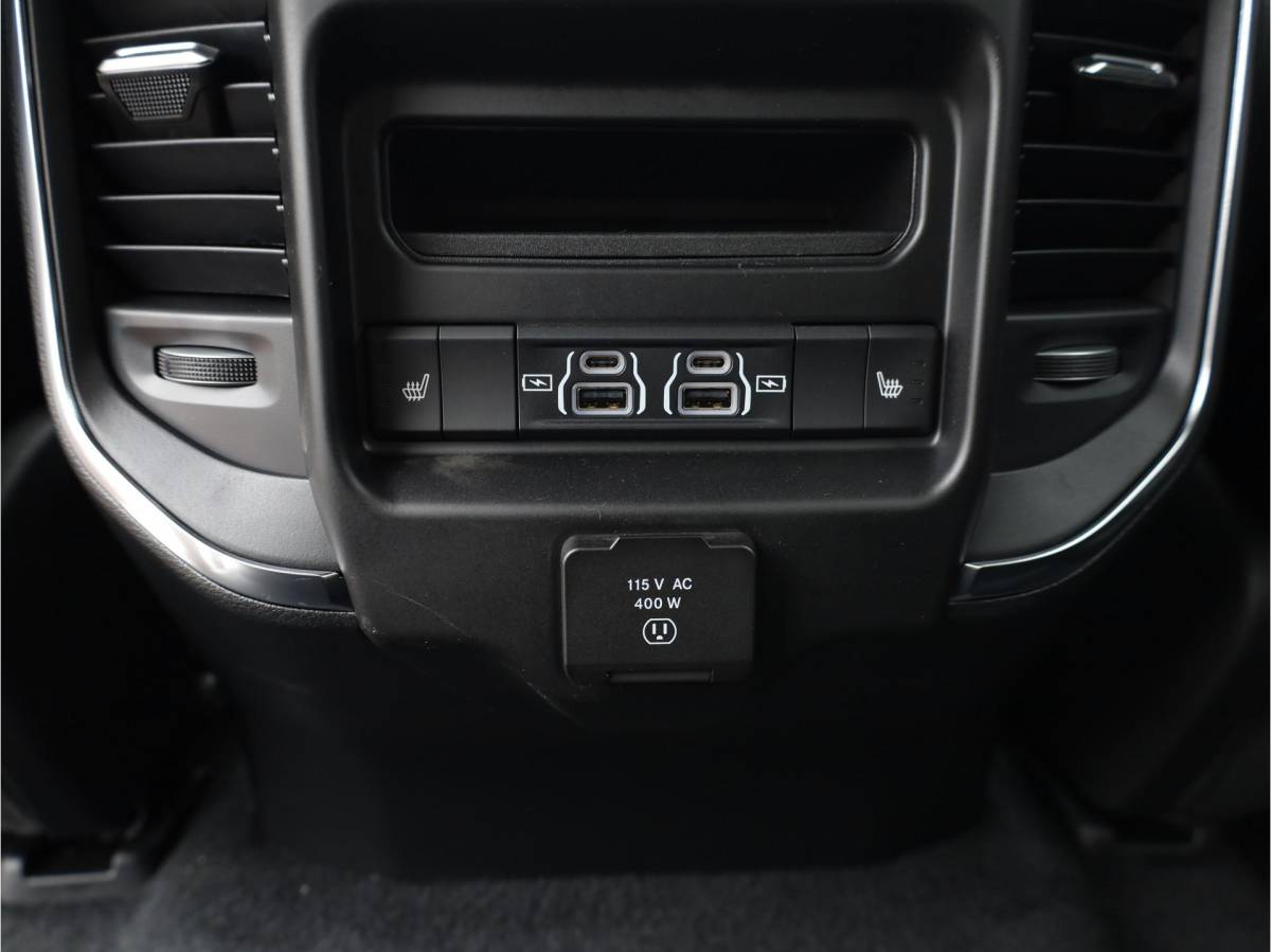 Dodge Ram 1500 Dodge Ram 1500 2025 3.0L HURRICANE LARAMIE Night Premium | BPM VRIJ | NIEUW  | Color Pack | Panoramadak | Luchtvering