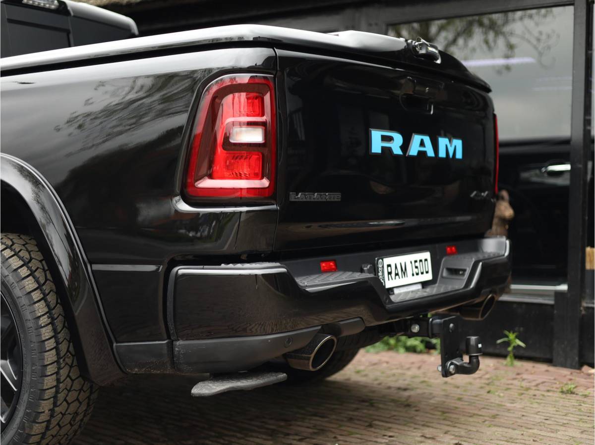 Dodge Ram 1500 Dodge Ram 1500 2025 3.0L HURRICANE LARAMIE Night Premium | BPM VRIJ | NIEUW  | Color Pack | Panoramadak | Luchtvering