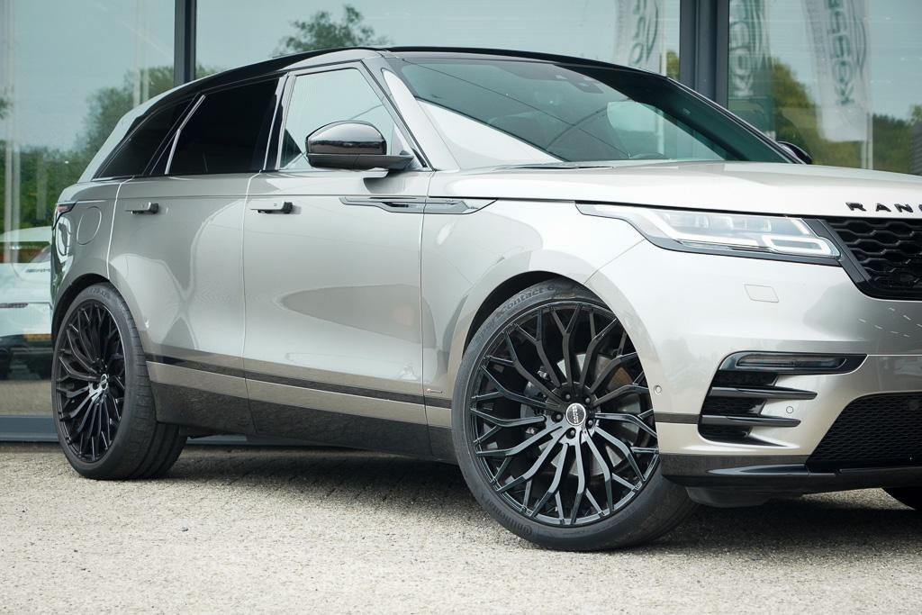 Land Rover Range Rover Velar Land Rover Range Rover Velar 3.0 V6 AWD First Edition / Pano / Luchtvering / Meridian Surround / 23”