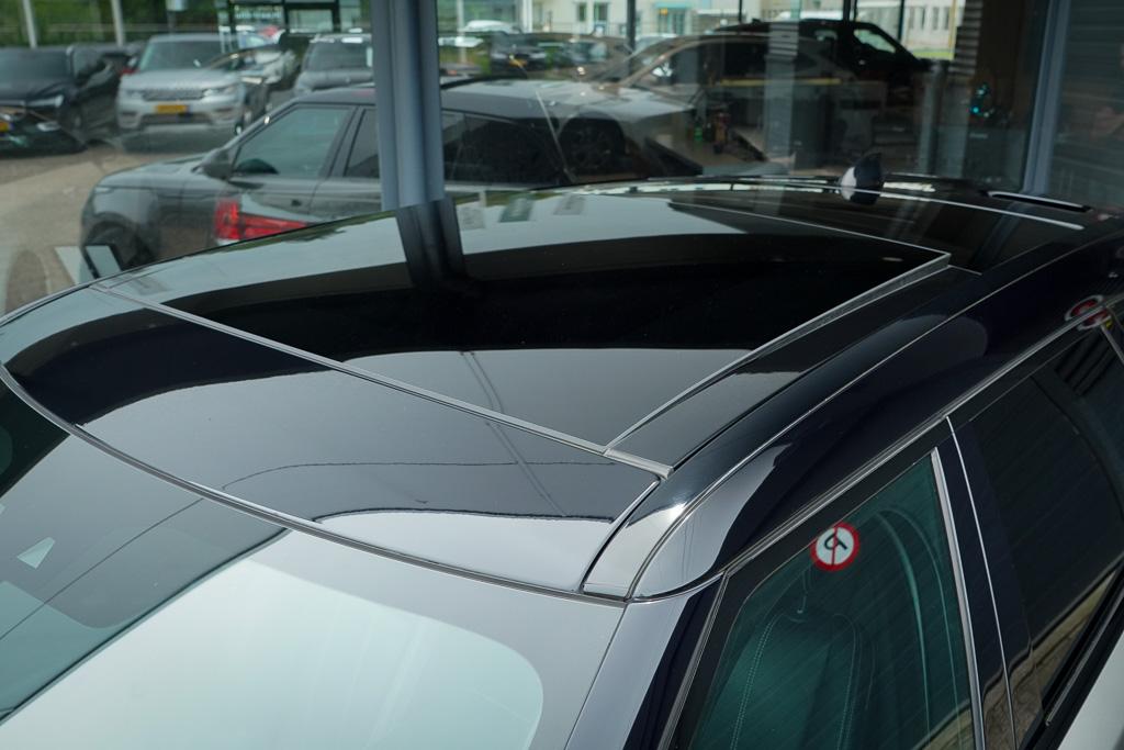 Land Rover Range Rover Velar Land Rover Range Rover Velar 3.0 V6 AWD First Edition / Pano / Luchtvering / Meridian Surround / 23”