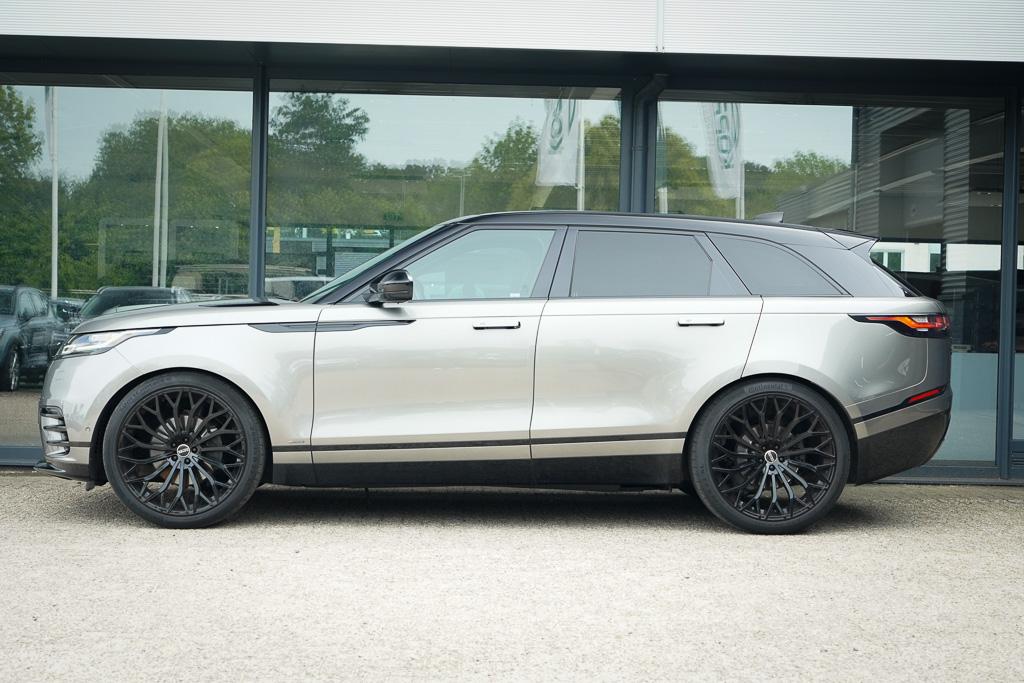 Land Rover Range Rover Velar Land Rover Range Rover Velar 3.0 V6 AWD First Edition / Pano / Luchtvering / Meridian Surround / 23”