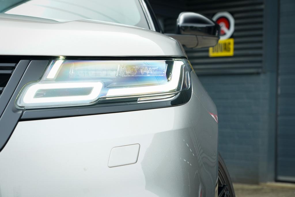 Land Rover Range Rover Velar Land Rover Range Rover Velar 3.0 V6 AWD First Edition / Pano / Luchtvering / Meridian Surround / 23”