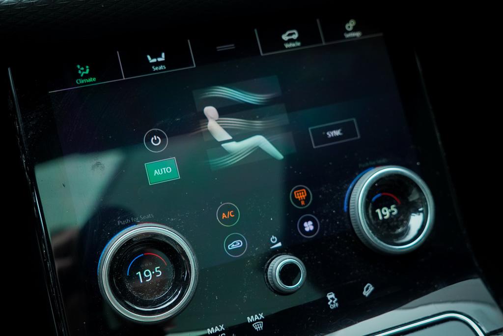 Land Rover Range Rover Velar Land Rover Range Rover Velar 3.0 V6 AWD First Edition / Pano / Luchtvering / Meridian Surround / 23”