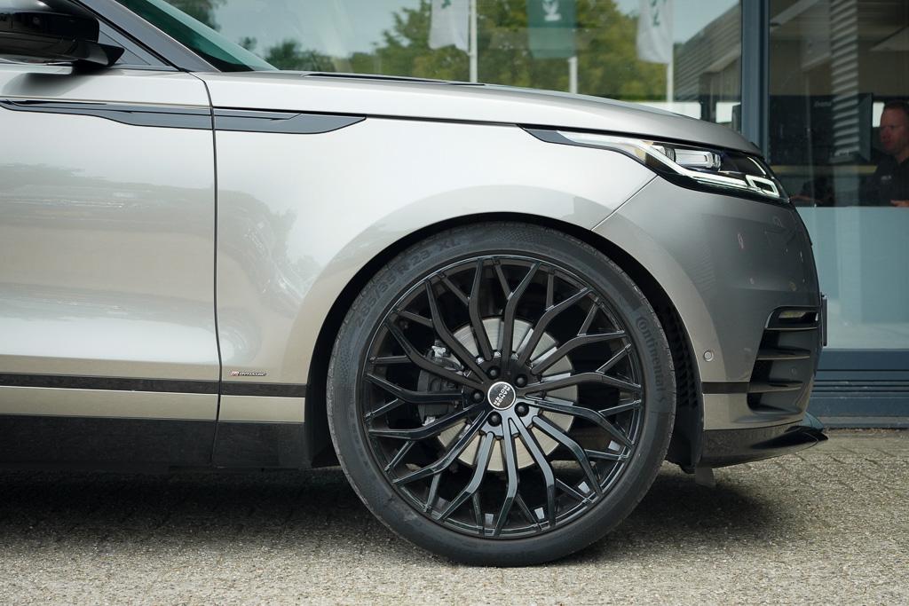Land Rover Range Rover Velar Land Rover Range Rover Velar 3.0 V6 AWD First Edition / Pano / Luchtvering / Meridian Surround / 23”
