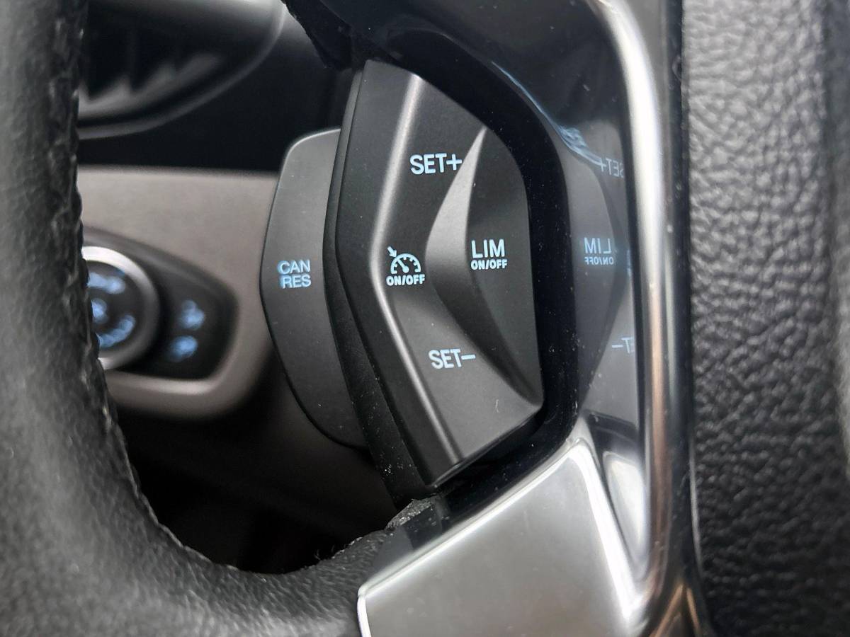 Ford Transit Connect Ford Transit Connect 1.5 EcoBlue L2 Trend Navigatie Airco Parkeersensoren achter Cruise Control 3Zits Camera DAB+