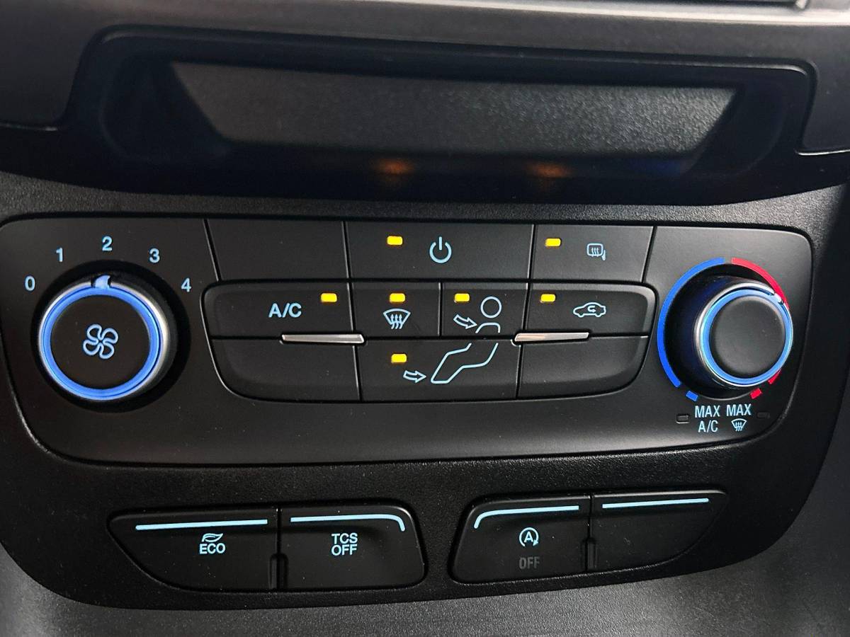 Ford Transit Connect Ford Transit Connect 1.5 EcoBlue L2 Trend Navigatie Airco Parkeersensoren achter Cruise Control 3Zits Camera DAB+