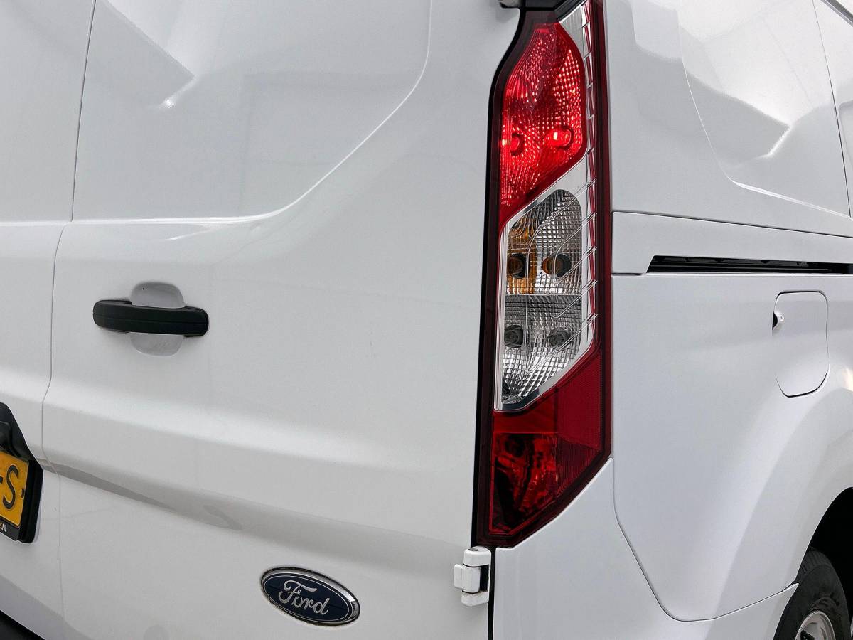 Ford Transit Connect Ford Transit Connect 1.5 EcoBlue L2 Trend Navigatie Airco Parkeersensoren achter Cruise Control 3Zits Camera DAB+
