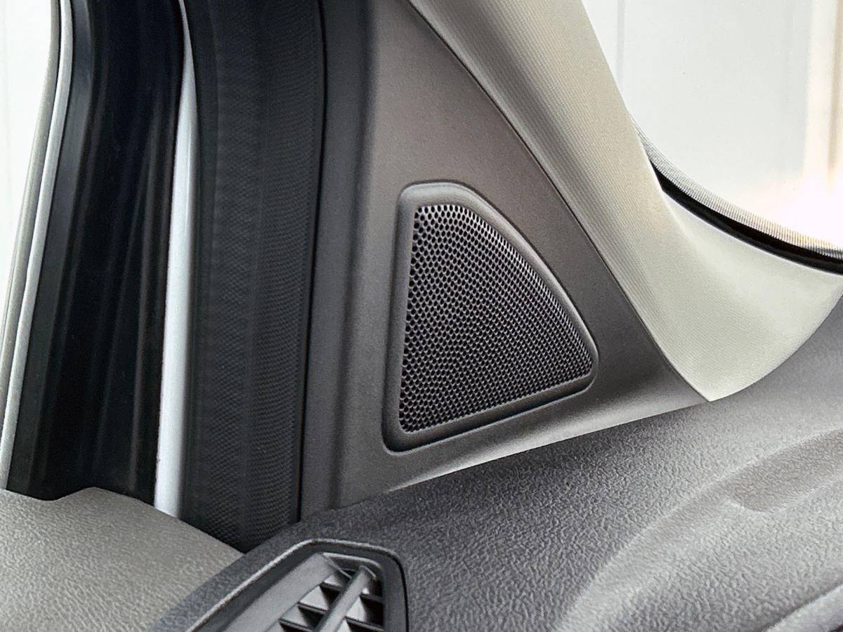 Ford Transit Connect Ford Transit Connect 1.5 EcoBlue L2 Trend Navigatie Airco DAB+ Parkeersensoren Camera Bluetooth LM Velgen Apple Carplay Android auto 3Zits