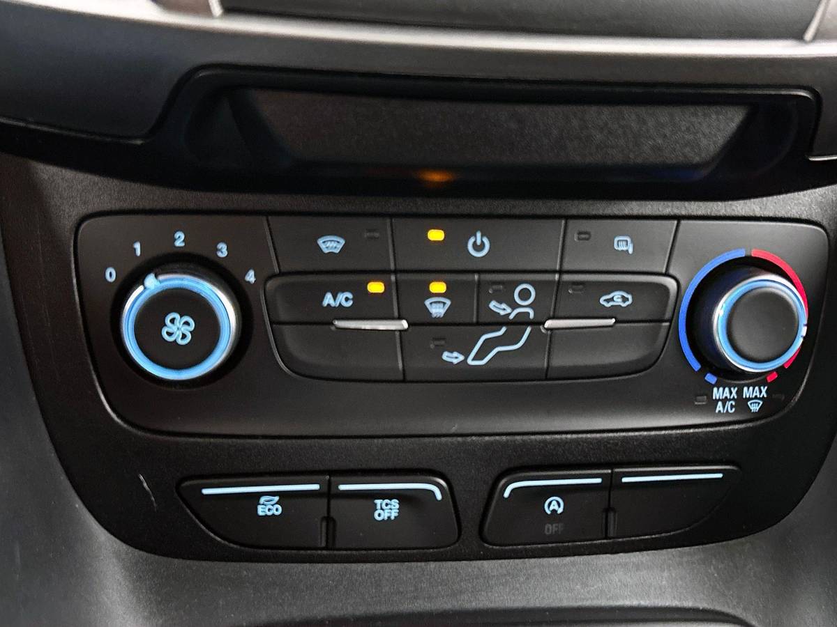 Ford Transit Connect Ford Transit Connect 1.5 EcoBlue L2 Trend Navigatie Airco DAB+ Parkeersensoren Camera Bluetooth LM Velgen Apple Carplay Android auto 3Zits