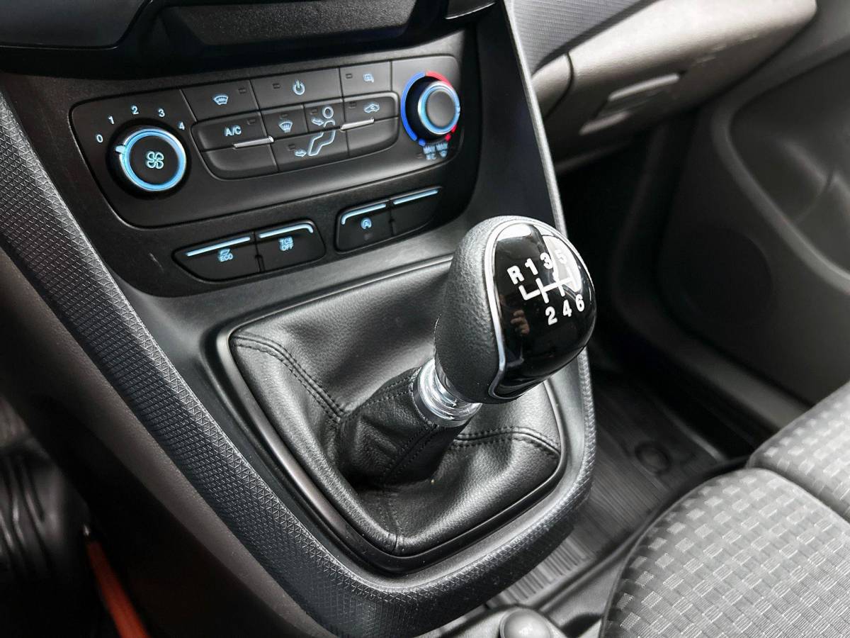 Ford Transit Connect Ford Transit Connect 1.5 EcoBlue L2 Trend Navigatie Airco DAB+ Parkeersensoren Camera Bluetooth LM Velgen Apple Carplay Android auto 3Zits