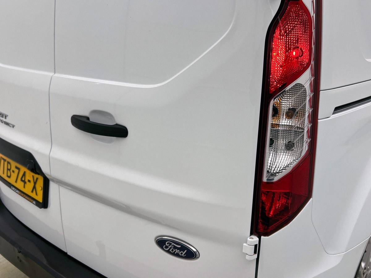 Ford Transit Connect Ford Transit Connect 1.5 EcoBlue L2 Trend Navigatie Airco DAB+ Parkeersensoren Camera Bluetooth LM Velgen Apple Carplay Android auto 3Zits