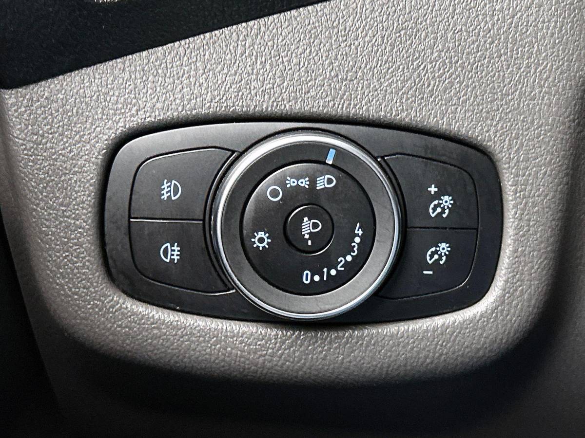 Ford Transit Connect Ford Transit Connect 1.5 EcoBlue L2 Trend Navigatie Airco DAB+ Parkeersensoren Camera Bluetooth LM Velgen Apple Carplay Android auto 3Zits