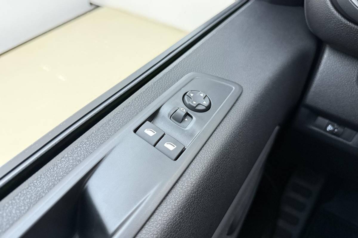 Fiat Scudo Fiat Scudo 2.0 MultiJet L3H1 DC Business Pro | Dubbele cabine | 6-Zits | Airco | Apple Carplay/Android Auto | Cruise control  | DAB | Parkeersensoren | Zijschuifdeur