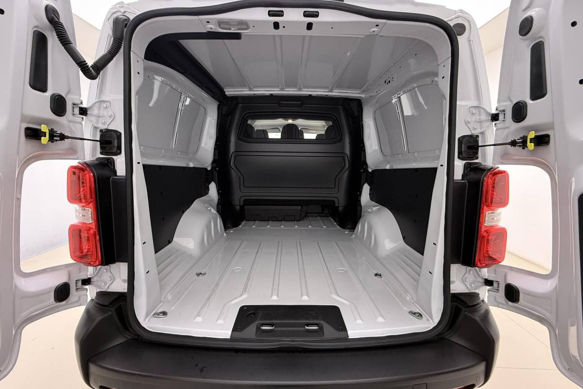 Fiat Scudo Fiat Scudo 2.0 MultiJet L3H1 DC Business Pro | Dubbele cabine | 6-Zits | Airco | Apple Carplay/Android Auto | Cruise control  | DAB | Parkeersensoren | Zijschuifdeur