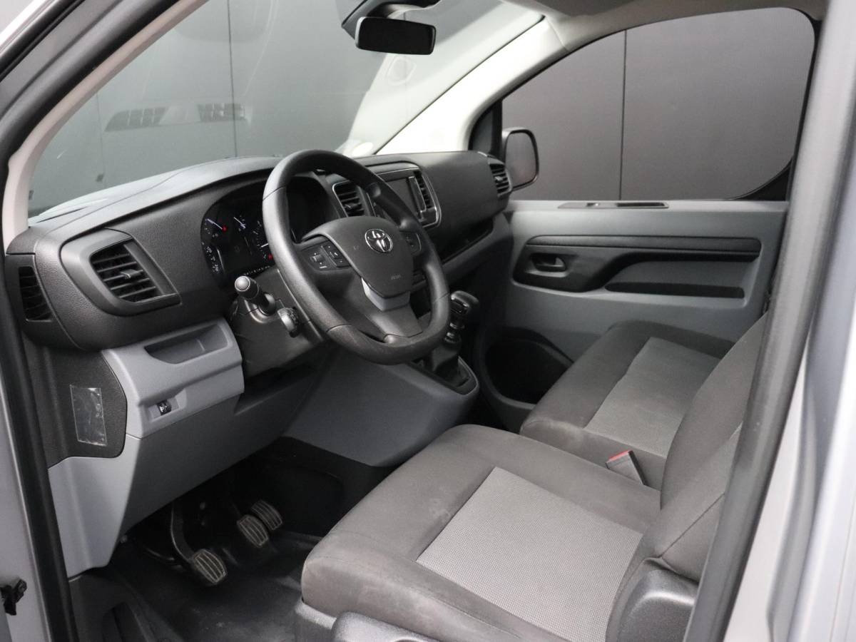 Toyota ProAce Toyota PROACE Shuttle 1.5 D-4D Cool Long | 9 PERS. | CRUISE | NAVI | PDC | APPLE CARPLAY |