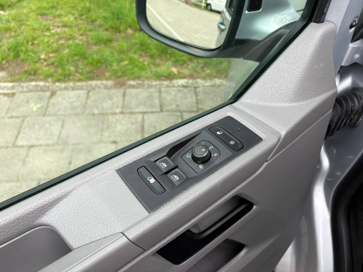 Volkswagen Transporter Volkswagen TRANSPORTER 2.0 TDI L2H 150PK|DSG Automaat|adaptieve.cruise|airco|achteruitrijcamera|apple carpay|parkeersensoren|LED