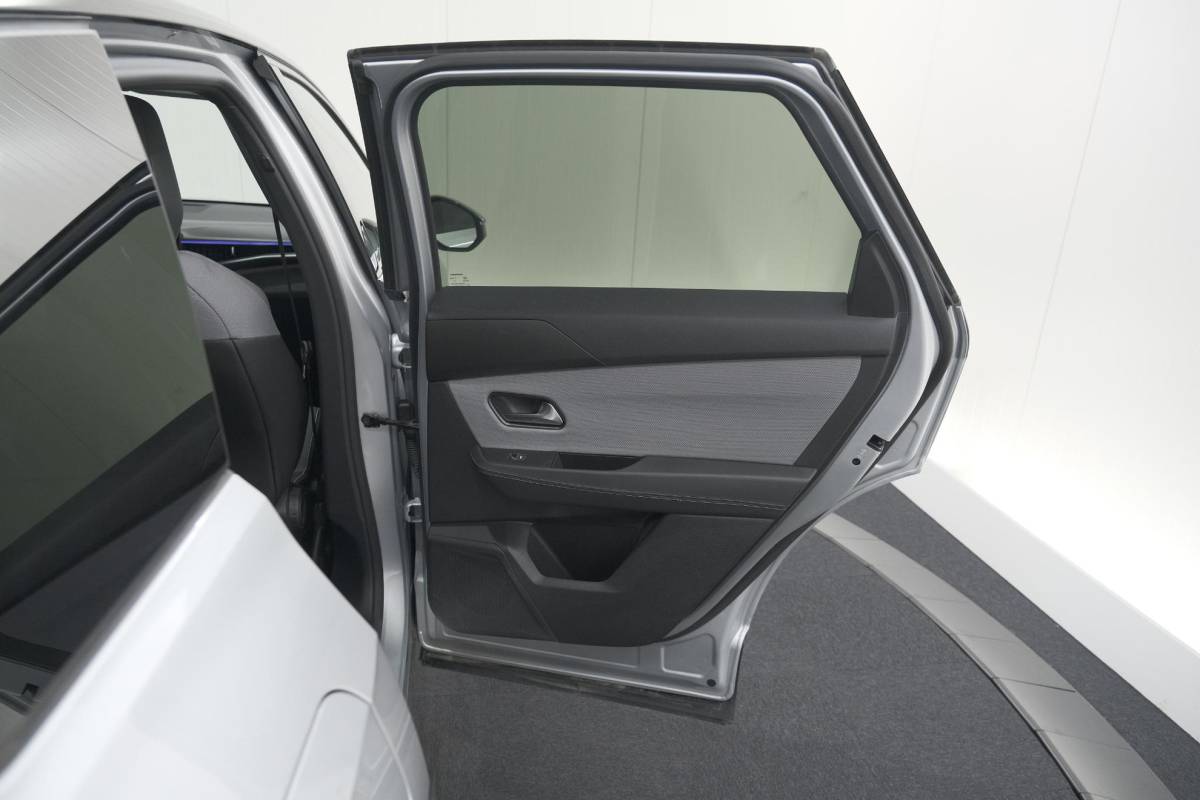 Opel Grandland Opel Grandland 1.2 Turbo 145 Hybrid GS | Nieuw Model | Camera | Apple Carplay | Navigatie | Stoelverwarming