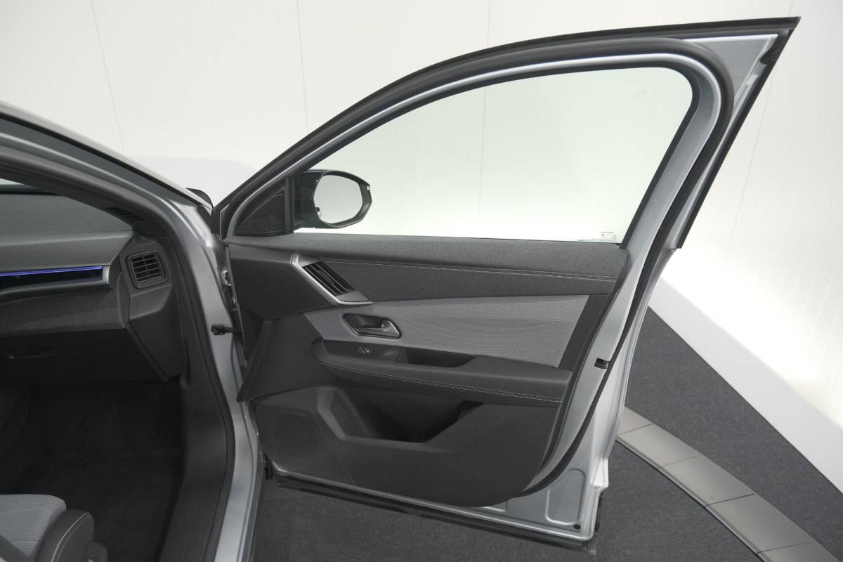 Opel Grandland Opel Grandland 1.2 Turbo 145 Hybrid GS | Nieuw Model | Camera | Apple Carplay | Navigatie | Stoelverwarming