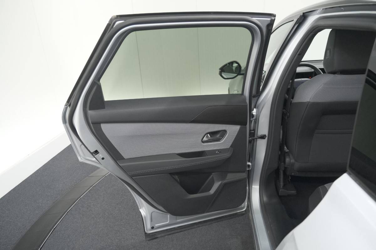 Opel Grandland Opel Grandland 1.2 Turbo 145 Hybrid GS | Nieuw Model | Camera | Apple Carplay | Navigatie | Stoelverwarming