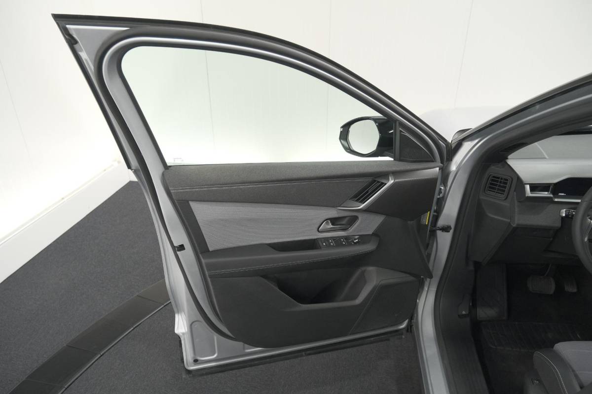 Opel Grandland Opel Grandland 1.2 Turbo 145 Hybrid GS | Nieuw Model | Camera | Apple Carplay | Navigatie | Stoelverwarming