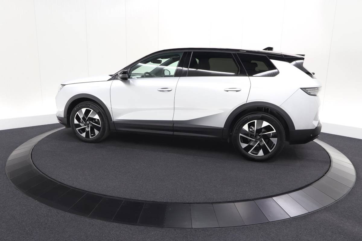 Opel Grandland Opel Grandland 1.2 Turbo 145 Hybrid GS | Nieuw Model | Camera | Apple Carplay | Navigatie | Stoelverwarming