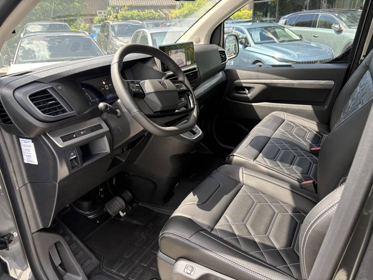 Peugeot e-Expert Peugeot e-Expert L3 75 kWh | STX Sport | Lederen bekleding | Spoilerpakket | 18 inch Lichtmetalen velgen | Dynamic NAV Pakket | Winterpakket | Comfort Pakket | betimmering | 2x schuifdeur | Mooiste bus van Nederland!
