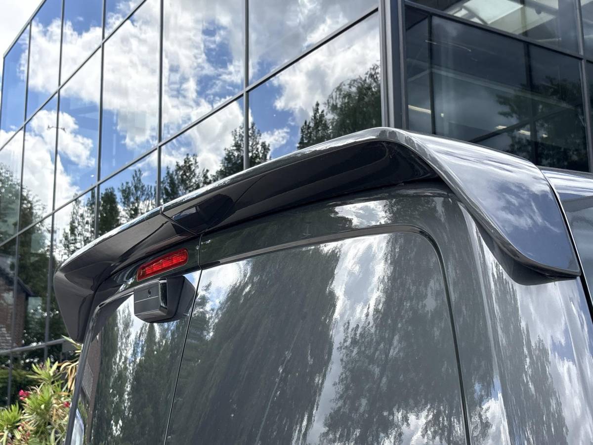 Peugeot e-Expert Peugeot e-Expert L3 75 kWh | STX Sport | Lederen bekleding | Spoilerpakket | 18 inch Lichtmetalen velgen | Dynamic NAV Pakket | Winterpakket | Comfort Pakket | betimmering | 2x schuifdeur | Mooiste bus van Nederland!