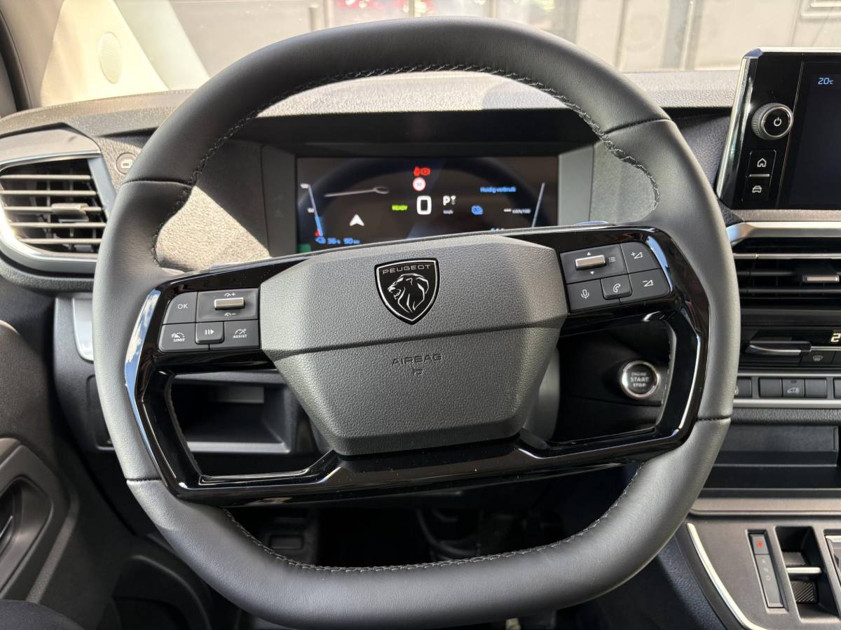 Peugeot e-Expert Peugeot e-Expert L3 75 kWh | STX Sport | Lederen bekleding | Spoilerpakket | 18 inch Lichtmetalen velgen | Dynamic NAV Pakket | Winterpakket | Comfort Pakket | betimmering | 2x schuifdeur | Mooiste bus van Nederland!