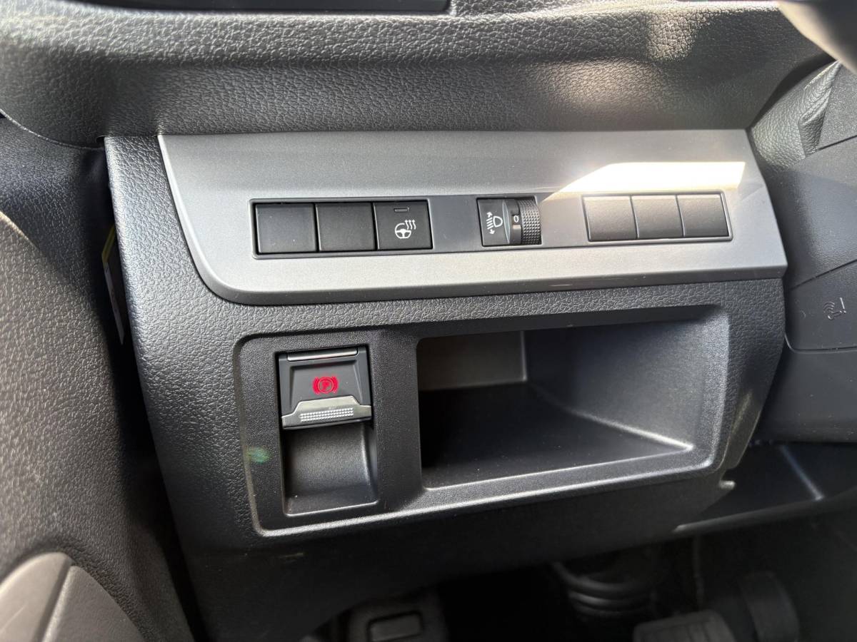 Peugeot e-Expert Peugeot e-Expert L3 75 kWh | STX Sport | Lederen bekleding | Spoilerpakket | 18 inch Lichtmetalen velgen | Dynamic NAV Pakket | Winterpakket | Comfort Pakket | betimmering | 2x schuifdeur | Mooiste bus van Nederland!
