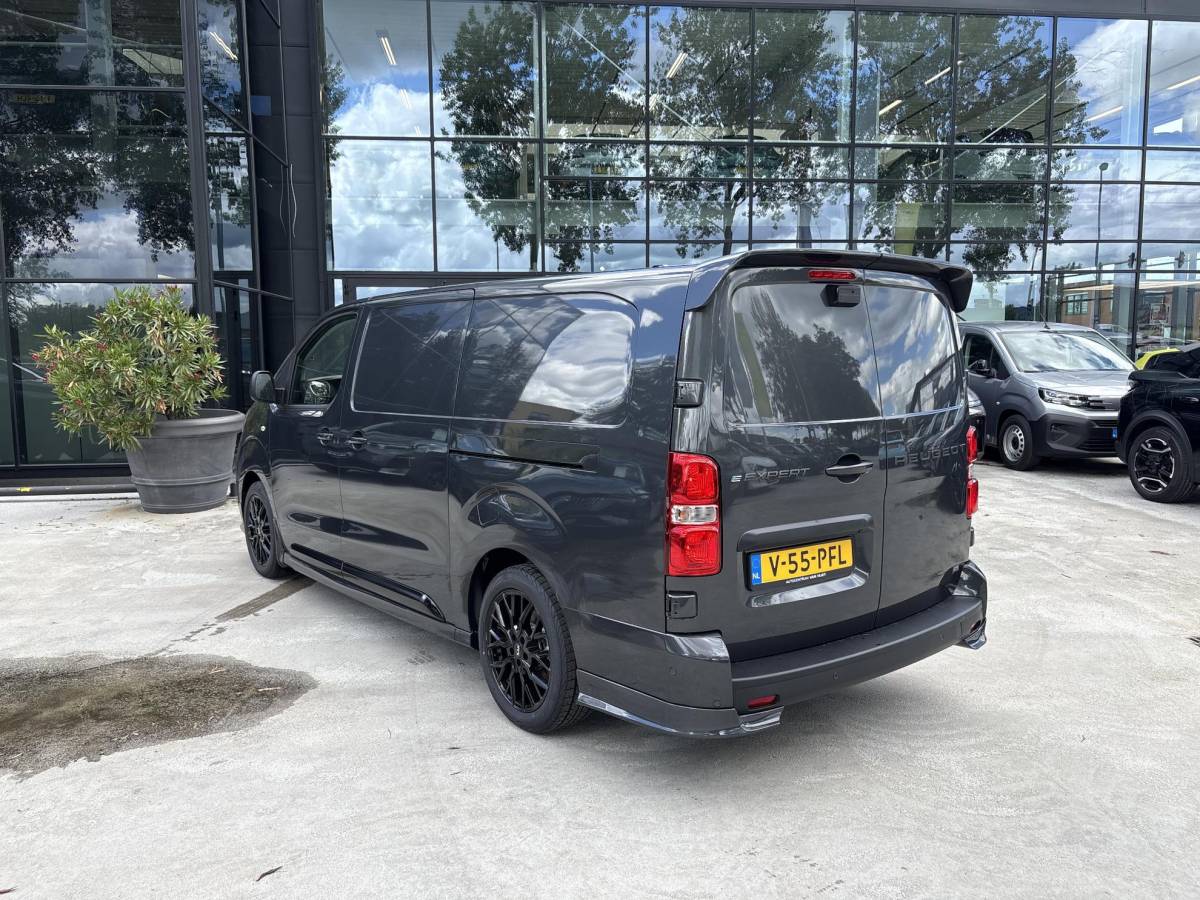 Peugeot e-Expert Peugeot e-Expert L3 75 kWh | STX Sport | Lederen bekleding | Spoilerpakket | 18 inch Lichtmetalen velgen | Dynamic NAV Pakket | Winterpakket | Comfort Pakket | betimmering | 2x schuifdeur | Mooiste bus van Nederland!