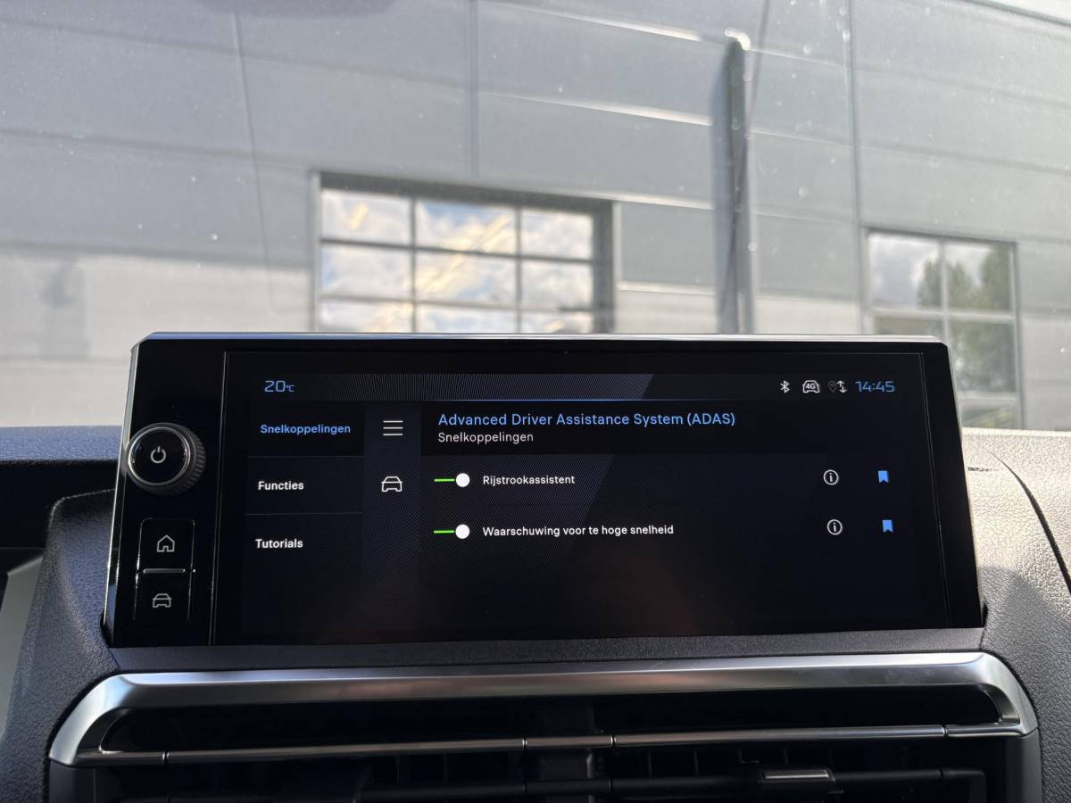 Peugeot e-Expert Peugeot e-Expert L3 75 kWh | STX Sport | Lederen bekleding | Spoilerpakket | 18 inch Lichtmetalen velgen | Dynamic NAV Pakket | Winterpakket | Comfort Pakket | betimmering | 2x schuifdeur | Mooiste bus van Nederland!
