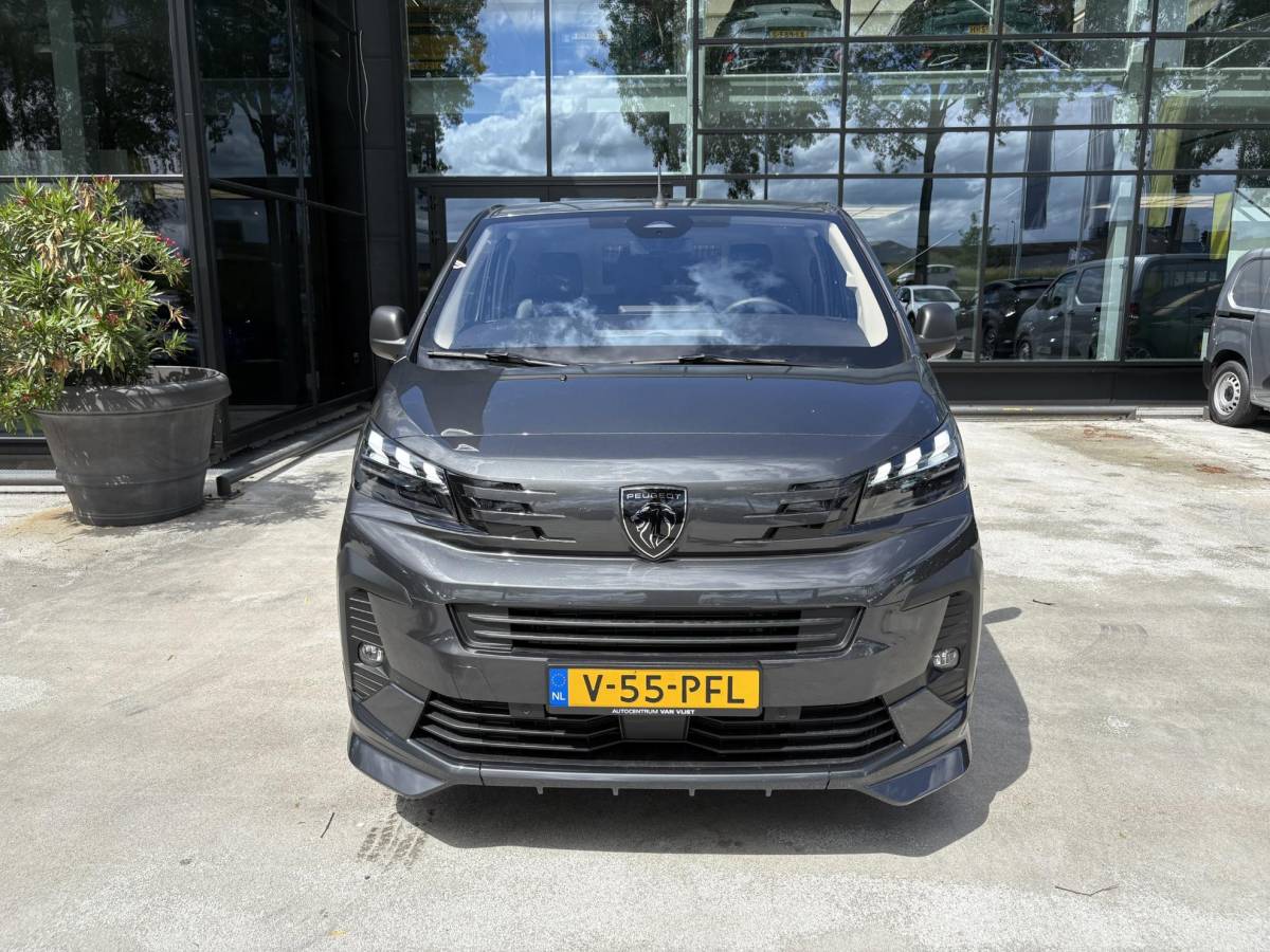 Peugeot e-Expert Peugeot e-Expert L3 75 kWh | STX Sport | Lederen bekleding | Spoilerpakket | 18 inch Lichtmetalen velgen | Dynamic NAV Pakket | Winterpakket | Comfort Pakket | betimmering | 2x schuifdeur | Mooiste bus van Nederland!