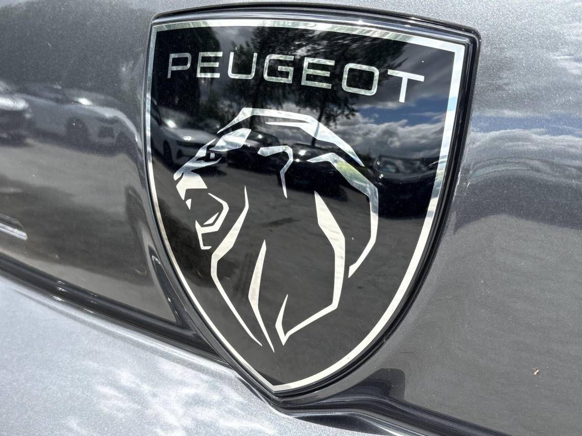 Peugeot e-Expert Peugeot e-Expert L3 75 kWh | STX Sport | Lederen bekleding | Spoilerpakket | 18 inch Lichtmetalen velgen | Dynamic NAV Pakket | Winterpakket | Comfort Pakket | betimmering | 2x schuifdeur | Mooiste bus van Nederland!
