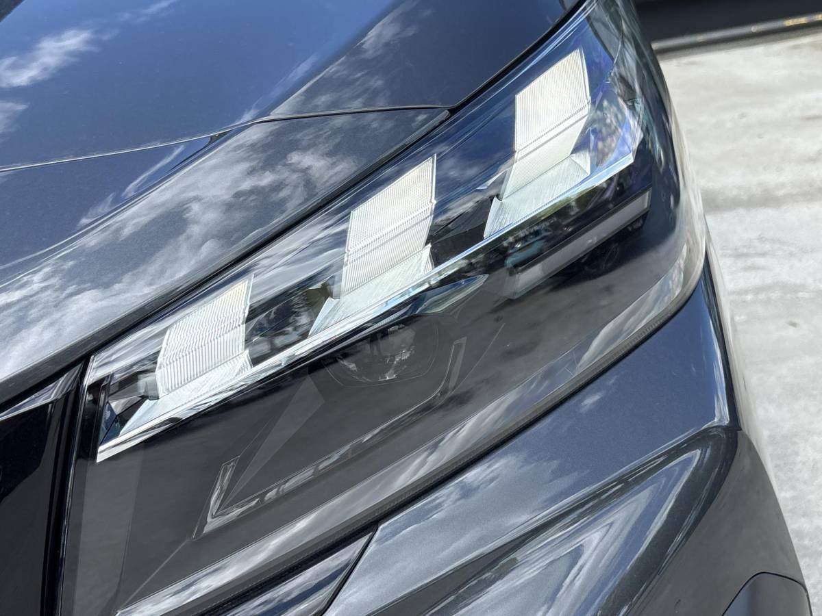 Peugeot e-Expert Peugeot e-Expert L3 75 kWh | STX Sport | Lederen bekleding | Spoilerpakket | 18 inch Lichtmetalen velgen | Dynamic NAV Pakket | Winterpakket | Comfort Pakket | betimmering | 2x schuifdeur | Mooiste bus van Nederland!
