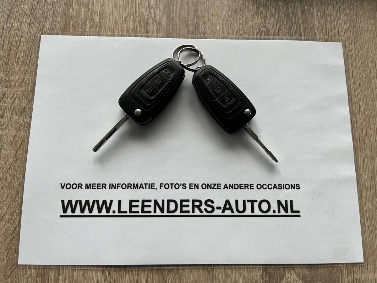 Ford Transit Custom Ford Transit Custom Automaat 300 2.0 TDCI 130pk L2H1 Limited 3persoons, Airco, Navigatie, Trekhaak, Metallic lak, RIJKLAARPRIJS
