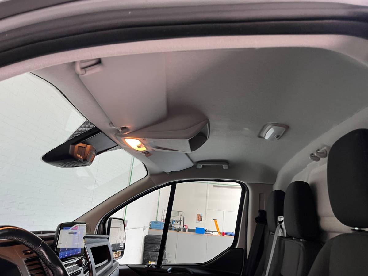 Ford Transit Custom Ford Transit Custom Automaat 300 2.0 TDCI 130pk L2H1 Limited 3persoons, Airco, Navigatie, Trekhaak, Metallic lak, RIJKLAARPRIJS