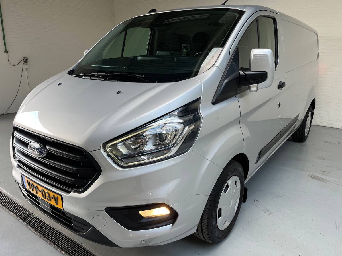 Ford Transit Custom Ford Transit Custom Automaat 300 2.0 TDCI 130pk L2H1 Limited 3persoons, Airco, Navigatie, Trekhaak, Metallic lak, RIJKLAARPRIJS